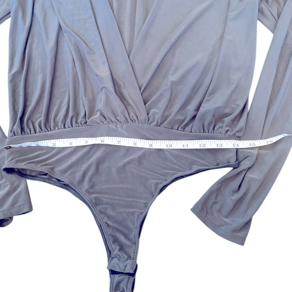 21 Saint deep plunge bodysuit gray in excellent condition no size tag - Picture 5 of 5